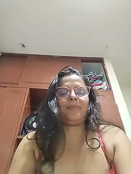 Snapshot of Bella_Morena27 chatting on 06/01/26, 01:29 Bella Morena27 online show from 06/01/26, 01:29
