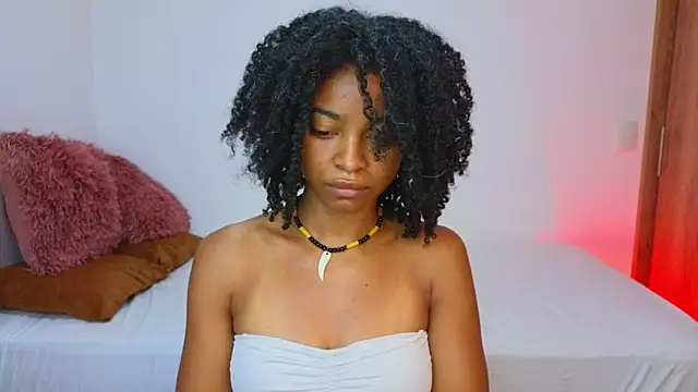 Snapshot of kristinereyes_ chatting on 06/09/26, 01:06 kristinereyes online show from 06/09/26, 01:06