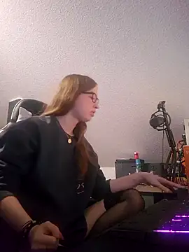 Freaky-Doll online show from 06/06/26, 06:23
