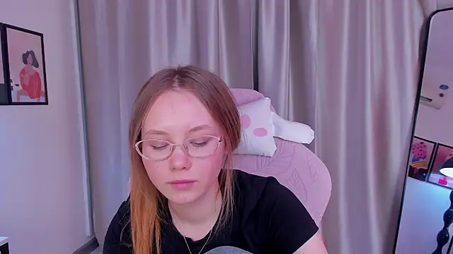 Snapshot of FloraLarsson chatting on 05/08/26, 04:45 FloraLarsson online show from 05/08/26, 04:45