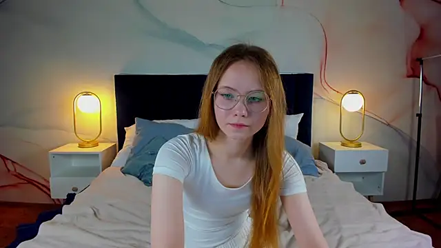 Snapshot of FloraLarsson chatting on 06/09/26, 03:29 FloraLarsson online show from 06/09/26, 03:29