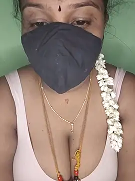Snapshot of tamil_butterfly chatting on 06/25/26, 12:09 tamil butterfly online show from 06/25/26, 12:09