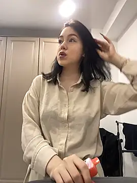 Mimi Shine online show from 05/18/26, 04:35