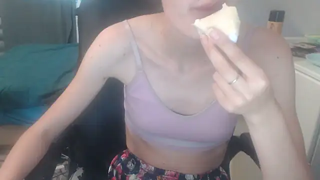 juili juili online show from 05/24/26, 02:11