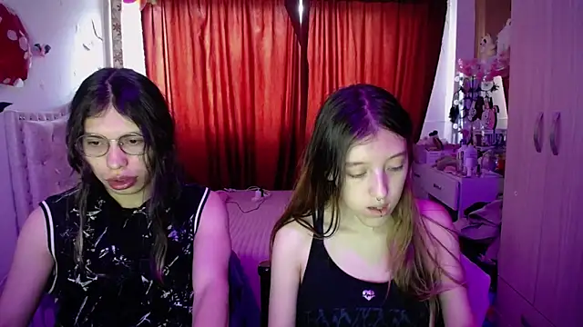 Snapshot of Blair_y_Briar chatting on 05/15/26, 04:47 Blair y Briar online show from 05/15/26, 04:47