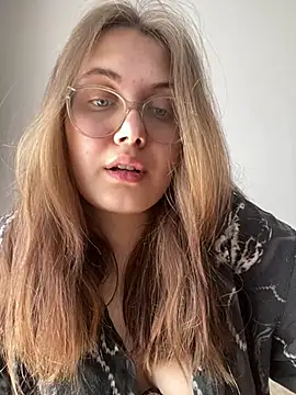 Snapshot of ecpochmak chatting on 05/19/26, 12:22 ecpochmak online show from 05/19/26, 12:22
