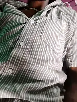 Snapshot of Tushu_under19_boy chatting on 06/05/26, 05:36 Tushu under19 boy online show from 06/05/26, 05:36