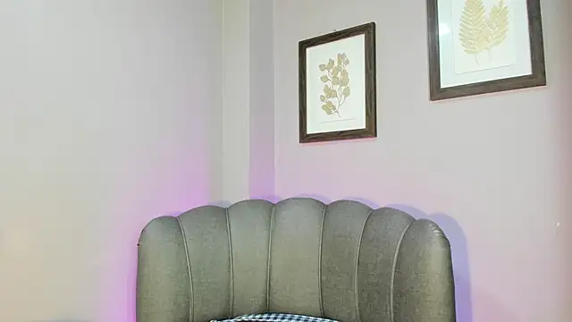 Snapshot of Roxanna_moore chatting on 07/21/26, 05:10 Roxanna moore online show from 07/21/26, 05:10