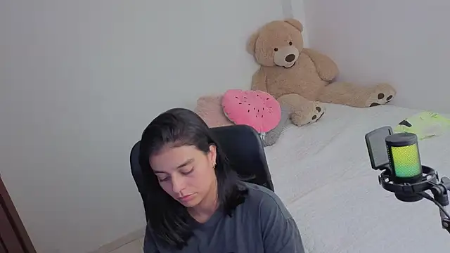 Snapshot of valerihouse_ chatting on 06/03/26, 01:30 valerihouse online show from 06/03/26, 01:30