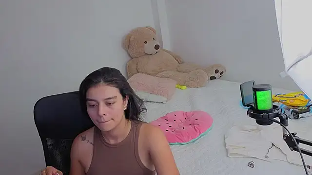 Snapshot of valerihouse_ chatting on 07/08/26, 02:27 valerihouse online show from 07/08/26, 02:27