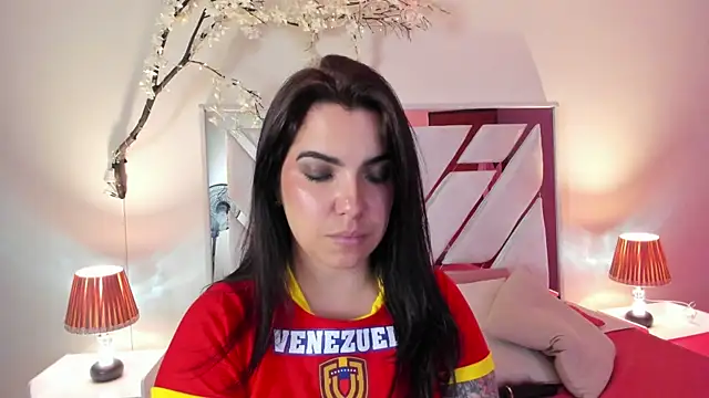 Snapshot of AngeliqueBoyer__ chatting on 07/05/26, 04:19 AngeliqueBoyer online show from 07/05/26, 04:19