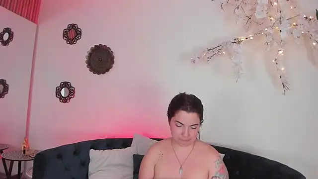 Snapshot of AngeliqueBoyer__ chatting on 07/07/26, 07:23 AngeliqueBoyer online show from 07/07/26, 07:23