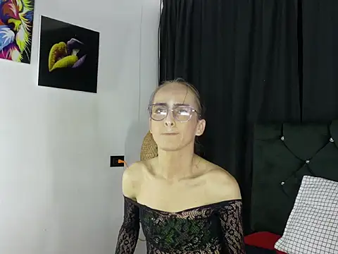Snapshot of dulce_alexandra chatting on 05/17/26, 12:12 dulce alexandra online show from 05/17/26, 12:12