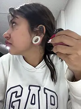 Snapshot of Noa_lau chatting on 08/04/26, 04:59 Noa lau online show from 08/04/26, 04:59