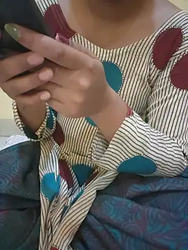 Snapshot of Seema_yadav01 chatting on 05/25/26, 05:02 Seema yadav01 online show from 05/25/26, 05:02