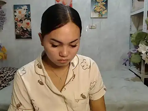Snapshot of ur_asiankat chatting on 06/22/26, 11:24 ur asiankat online show from 06/22/26, 11:24