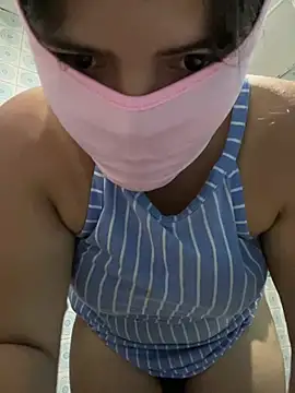 Snapshot of Emma_bom chatting on 05/19/26, 07:42 Emma bom online show from 05/19/26, 07:42