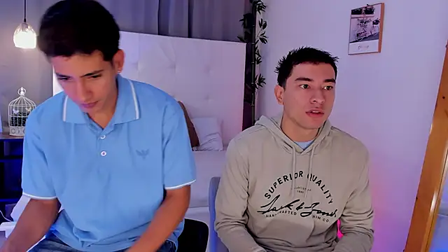 Snapshot of Alejo-and-Thiago chatting on 06/04/26, 12:33 Alejo-and-Thiago online show from 06/04/26, 12:33