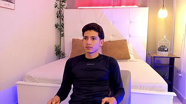 Snapshot of Alejo-and-Thiago chatting on 06/18/26, 12:09 Alejo-and-Thiago online show from 06/18/26, 12:09