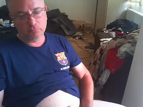 Snapshot of GeorgeCarlo chatting on 06/01/26, 02:19 GeorgeCarlo online show from 06/01/26, 02:19