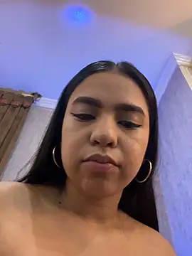 Snapshot of Dulcerouss__ chatting on 05/15/26, 11:39 Dulcerouss online show from 05/15/26, 11:39