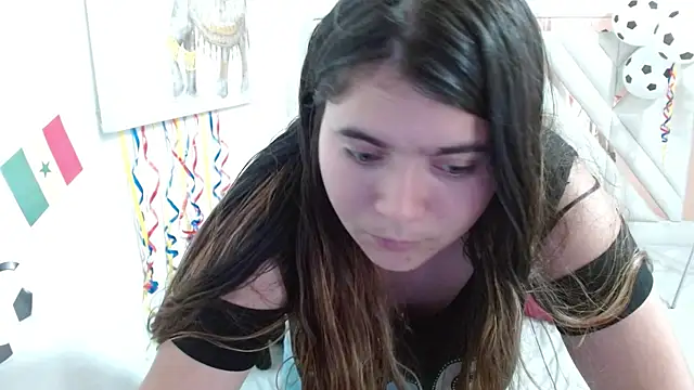 Snapshot of Laurha_ chatting on 06/25/26, 07:29 Laurha online show from 06/25/26, 07:29