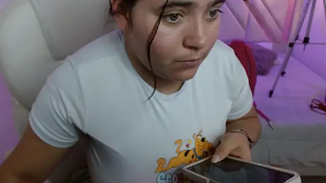 Snapshot of Laurha_ chatting on 07/25/26, 08:17 Laurha online show from 07/25/26, 08:17