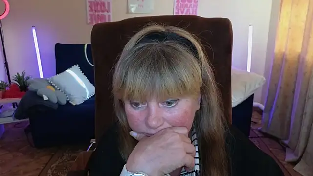 Melania Cook online show from 05/15/26, 02:35