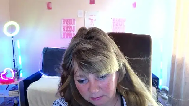 Snapshot of Melania_Cook chatting on 06/14/26, 02:41 Melania Cook online show from 06/14/26, 02:41