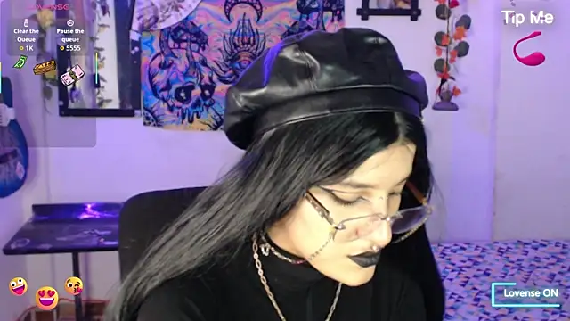 Snapshot of bastethott chatting on 06/20/26, 10:34 bastethott online show from 06/20/26, 10:34