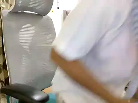 Snapshot of DR_Salini chatting on 05/12/26, 03:31 DR Salini online show from 05/12/26, 03:31