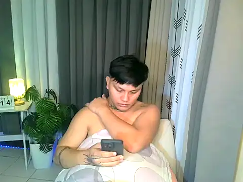 Snapshot of Ashtonfuckingboi chatting on 05/14/26, 01:07 Ashtonfuckingboi online show from 05/14/26, 01:07