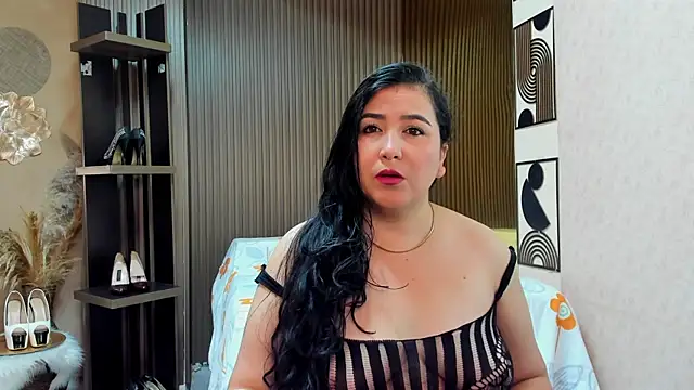 Snapshot of BBWLuxuryMuse chatting on 05/03/26, 12:00 BBWLuxuryMuse online show from 05/03/26, 12:00