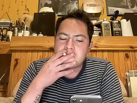 Snapshot of alecsgzz chatting on 05/08/26, 12:27 alecsgzz online show from 05/08/26, 12:27