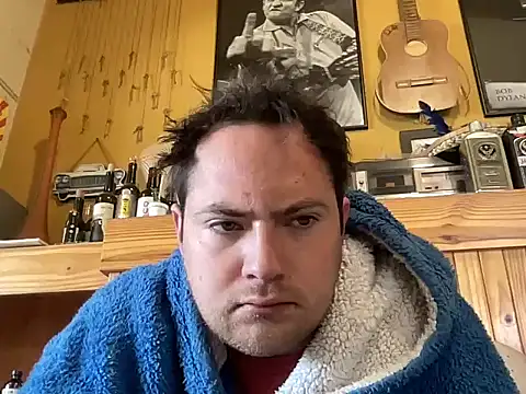 Snapshot of alecsgzz chatting on 05/18/26, 02:56 alecsgzz online show from 05/18/26, 02:56