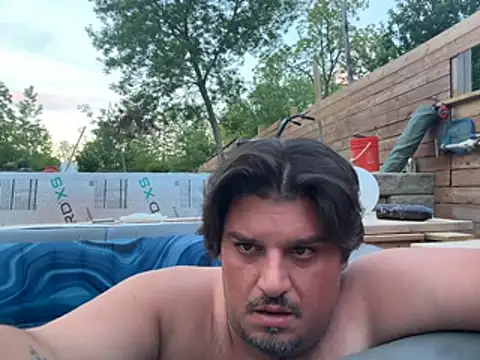 Snapshot of Madamebeton chatting on 06/05/26, 01:01 Madamebeton online show from 06/05/26, 01:01