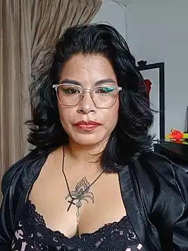Snapshot of Aurorasaenz_ chatting on 07/07/26, 02:43 Aurorasaenz online show from 07/07/26, 02:43