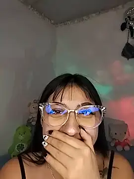 Snapshot of Kiara_Mirage chatting on 05/19/26, 12:05 Kiara Mirage online show from 05/19/26, 12:05