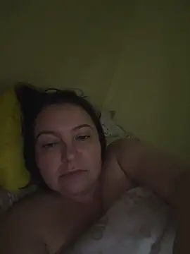 Snapshot of EmmaEmmy40 chatting on 05/17/26, 06:37 EmmaEmmy40 online show from 05/17/26, 06:37
