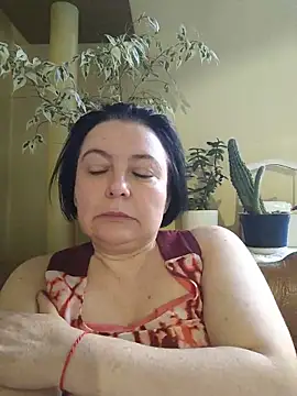 Snapshot of EmmaEmmy40 chatting on 06/13/26, 05:33 EmmaEmmy40 online show from 06/13/26, 05:33