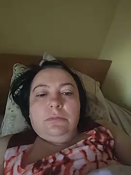 Snapshot of EmmaEmmy40 chatting on 06/14/26, 03:52 EmmaEmmy40 online show from 06/14/26, 03:52