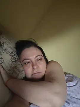 Snapshot of EmmaEmmy40 chatting on 06/19/26, 03:11 EmmaEmmy40 online show from 06/19/26, 03:11