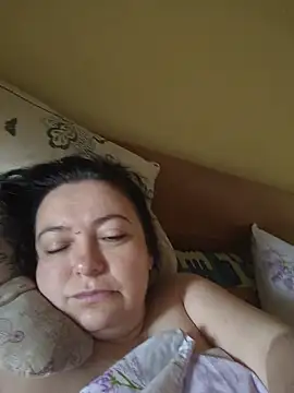 Snapshot of EmmaEmmy40 chatting on 06/20/26, 04:04 EmmaEmmy40 online show from 06/20/26, 04:04