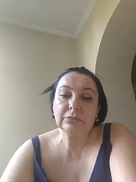 Snapshot of EmmaEmmy40 chatting on 06/26/26, 03:27 EmmaEmmy40 online show from 06/26/26, 03:27