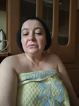 Snapshot of EmmaEmmy40 chatting on 06/30/26, 04:41 EmmaEmmy40 online show from 06/30/26, 04:41
