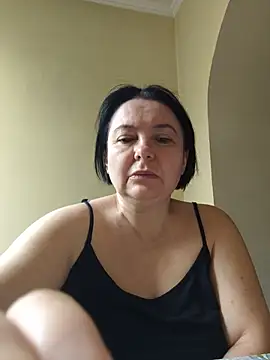 Snapshot of EmmaEmmy40 chatting on 07/05/26, 04:25 EmmaEmmy40 online show from 07/05/26, 04:25