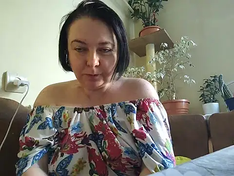 Snapshot of EmmaEmmy40 chatting on 07/17/26, 04:12 EmmaEmmy40 online show from 07/17/26, 04:12