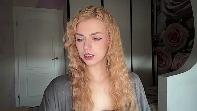 ScarlettRosy online show from 05/10/26, 04:06