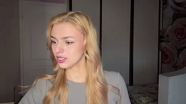 ScarlettRosy online show from 05/13/26, 03:37