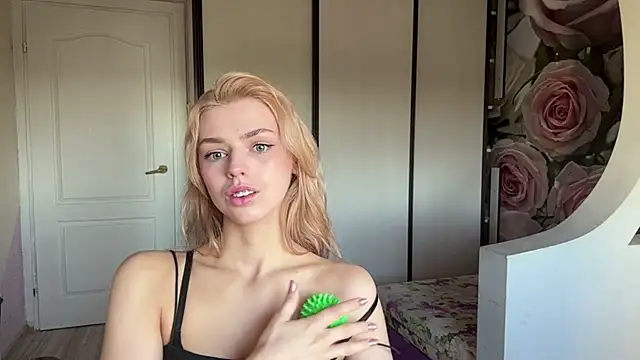 ScarlettRosy online show from 05/14/26, 03:46